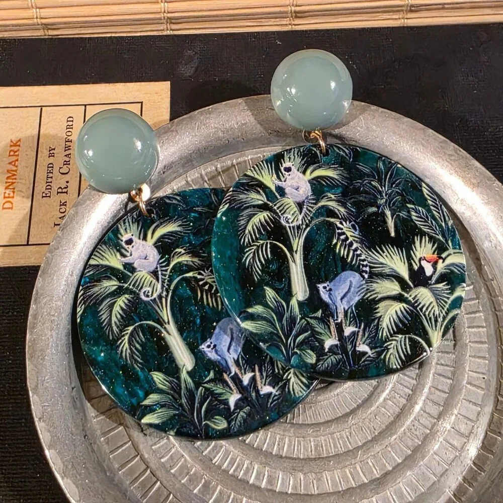 Retro 80s Style Tropical Jungle Animals Vintage Lucite Pendant Dangle earrings